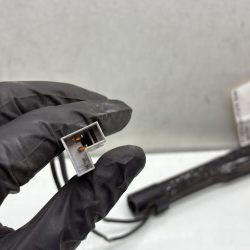 Pretensionneur de ceinture avant gauche BMW SERIE 3 E90 Photo n°4