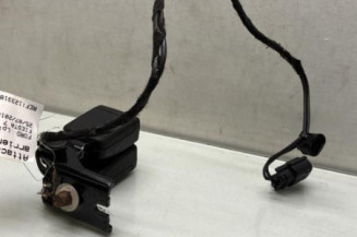 Attache ceinture arriere droit FORD FIESTA 7
