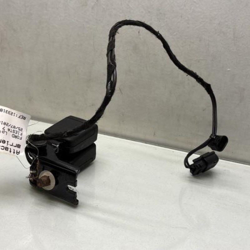 Attache ceinture arriere droit FORD FIESTA 7 Photo n°2