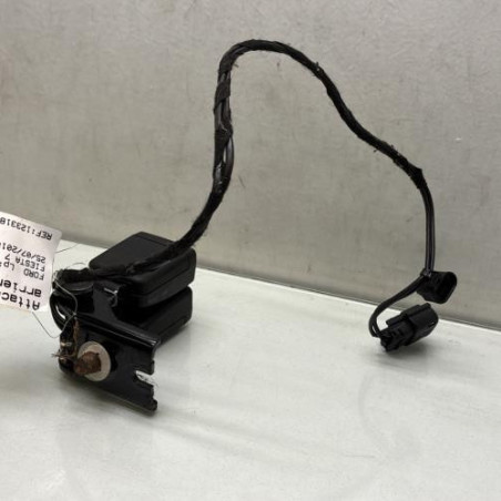 Attache ceinture arriere droit FORD FIESTA 7