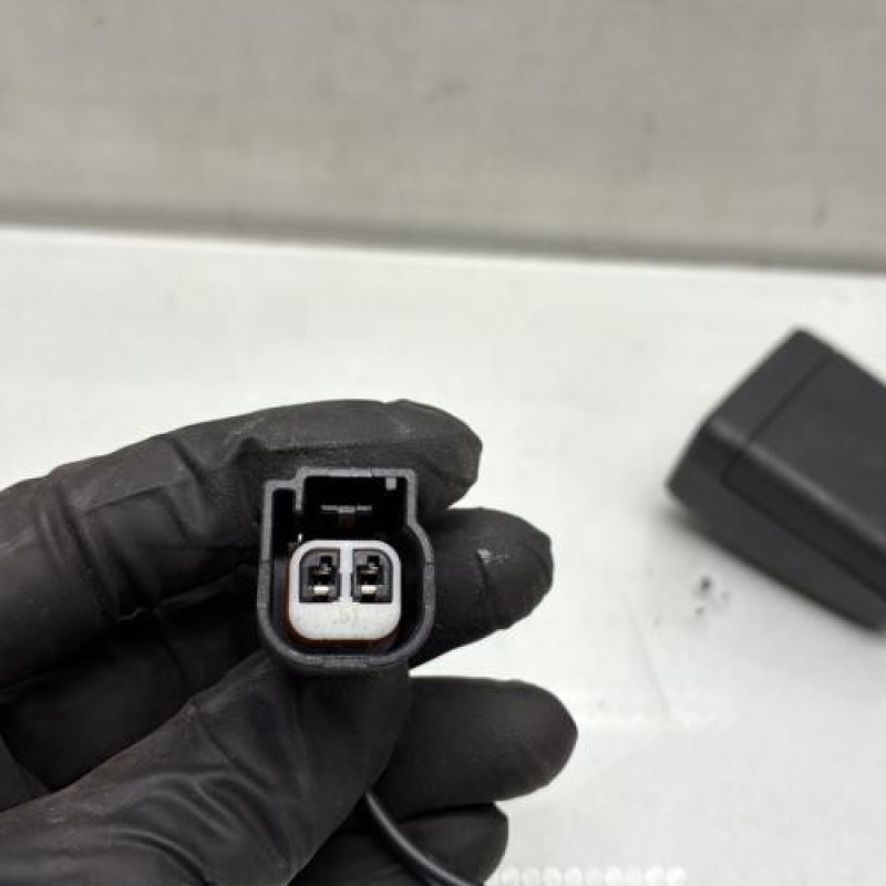 Attache ceinture arriere gauche FORD FIESTA 7 Photo n°3