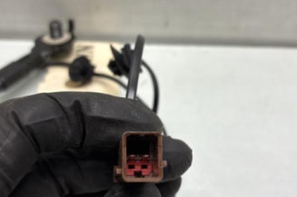 Attache ceinture avant gauche FORD FIESTA 7