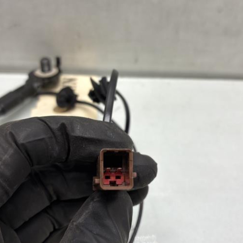 Attache ceinture avant gauche FORD FIESTA 7 Photo n°3