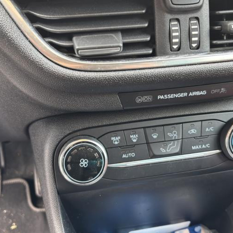 Attache ceinture avant gauche FORD FIESTA 7 Photo n°20