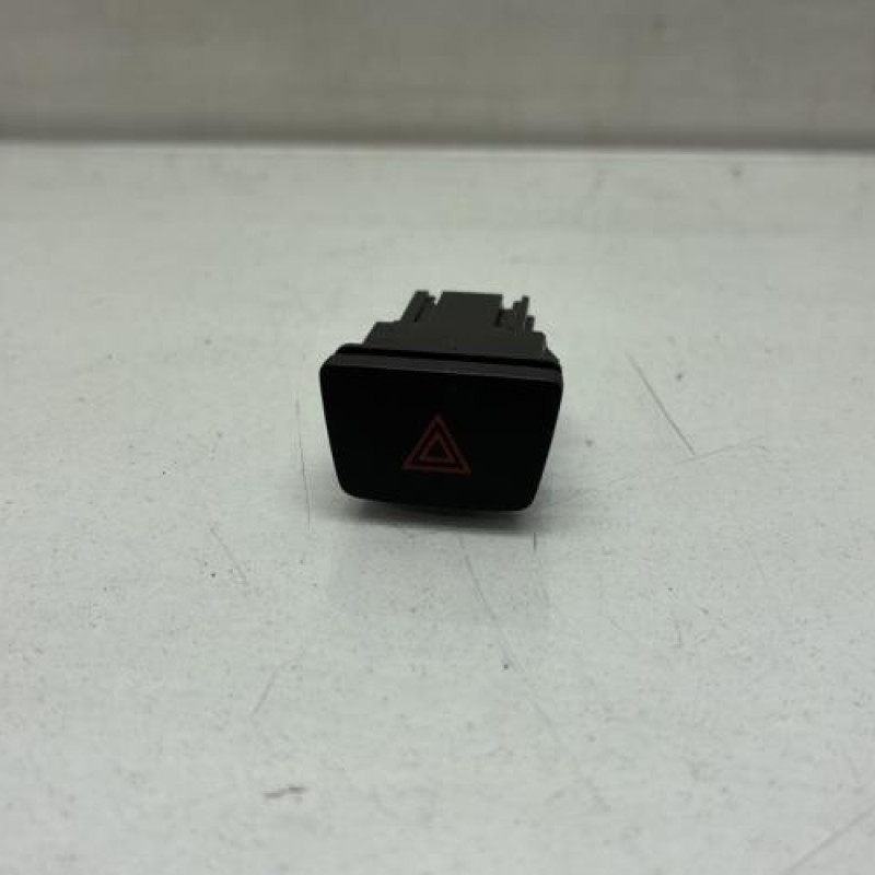 Bouton de warning FORD FIESTA 7 Photo n°1