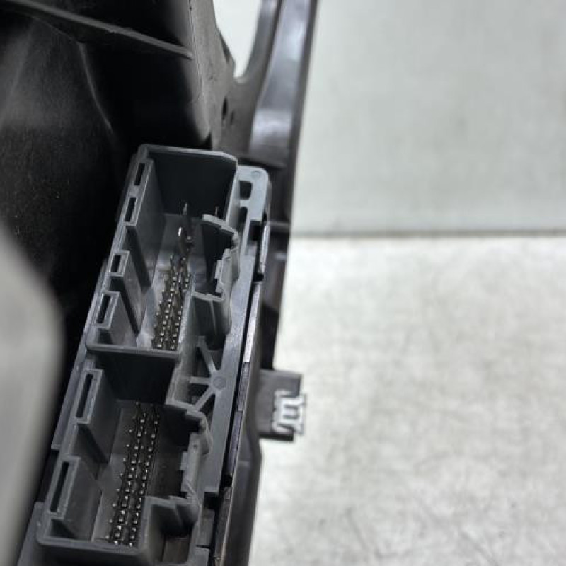 Leve vitre electrique avant droit FORD FIESTA 7 Photo n°4