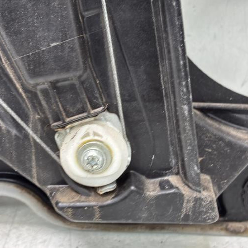 Leve vitre electrique avant droit FORD FIESTA 7 Photo n°7