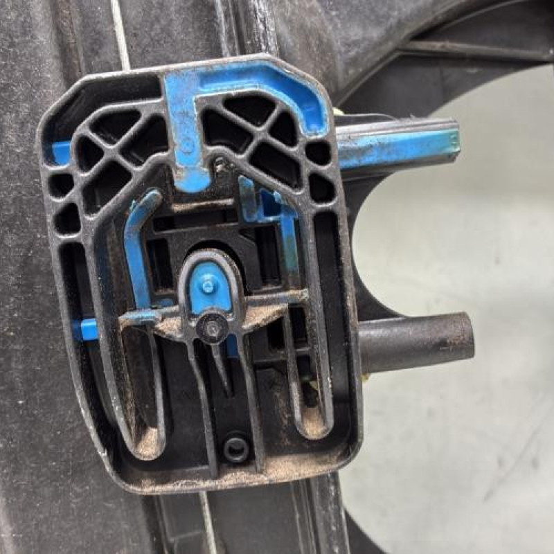 Leve vitre electrique avant droit FORD FIESTA 7 Photo n°8