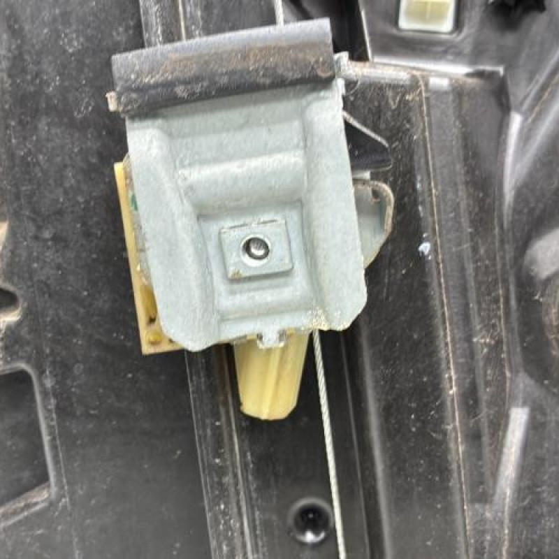 Leve vitre electrique avant droit FORD FIESTA 7 Photo n°11