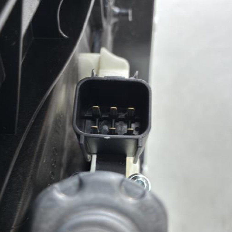 Leve vitre electrique avant gauche FORD FIESTA 7 Photo n°3