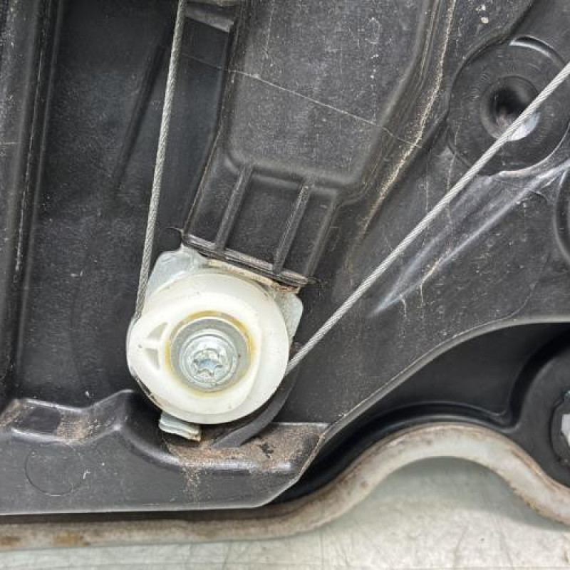 Leve vitre electrique avant gauche FORD FIESTA 7 Photo n°5