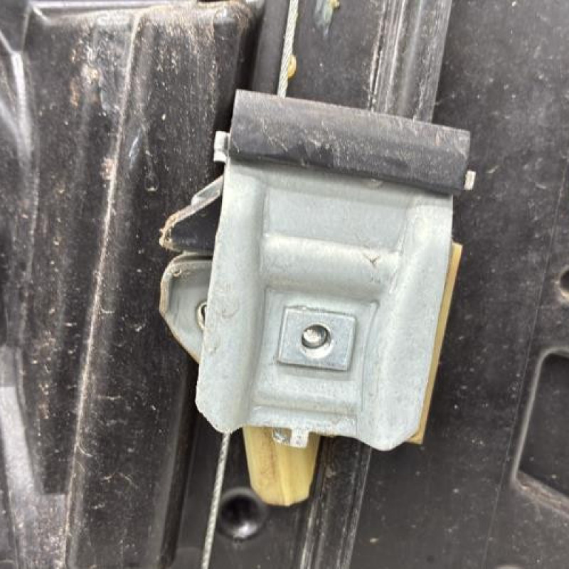 Leve vitre electrique avant gauche FORD FIESTA 7 Photo n°9