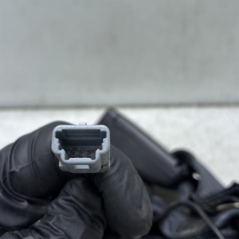 Attache ceinture arriere gauche RENAULT MEGANE 4 Photo n°4