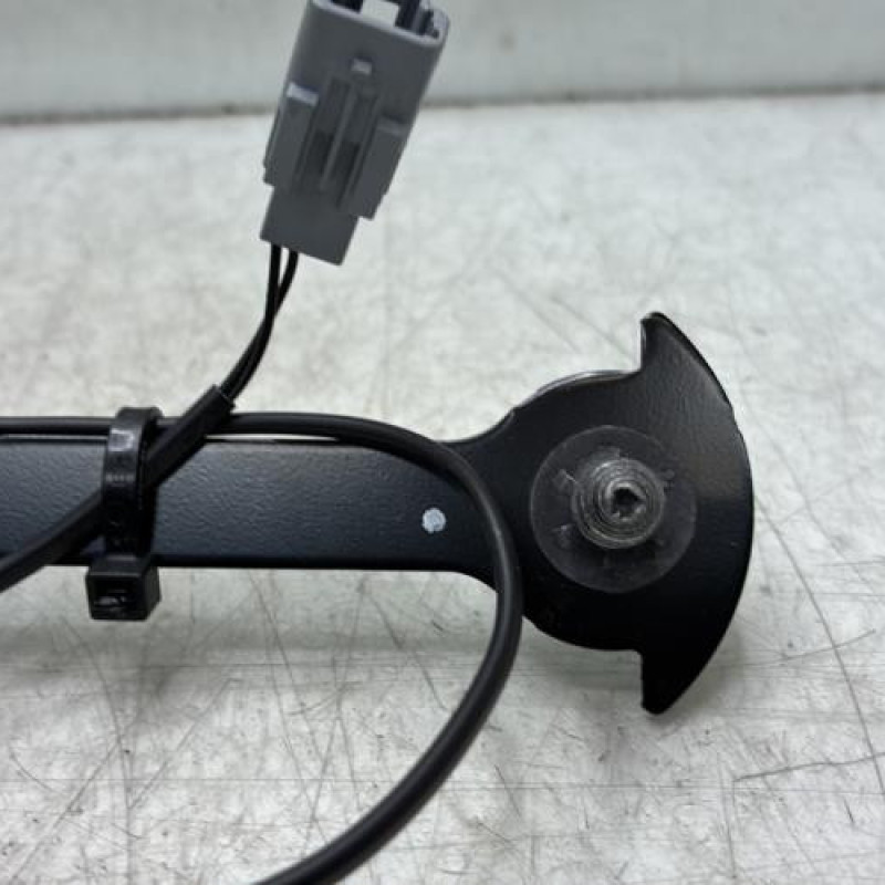 Attache ceinture avant droit RENAULT MEGANE 4 Photo n°3