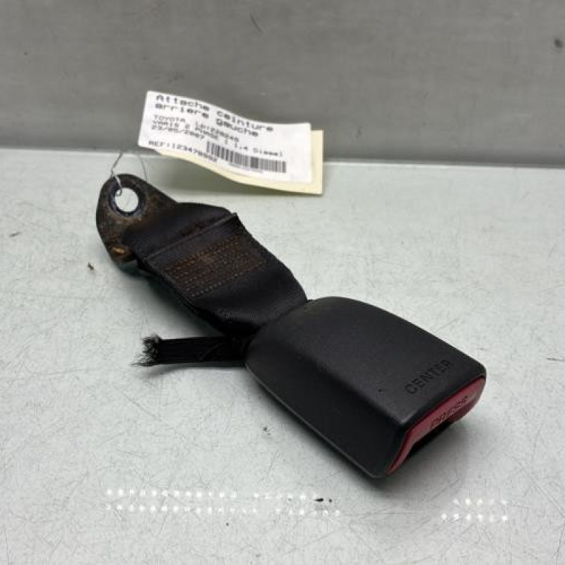Attache ceinture arriere gauche TOYOTA YARIS 2 Photo n°1