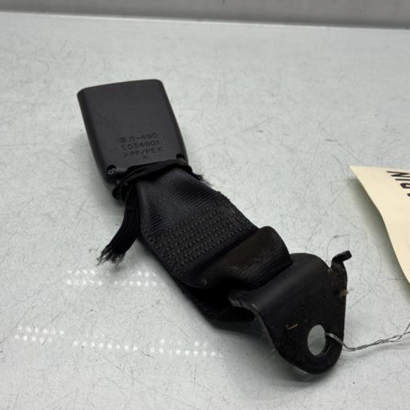 Attache ceinture arriere gauche TOYOTA YARIS 2 Photo n°3