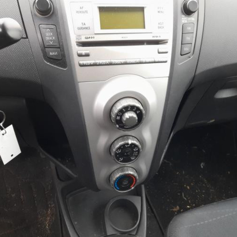 Attache ceinture arriere gauche TOYOTA YARIS 2 Photo n°12