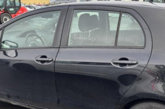 Attache ceinture arriere gauche TOYOTA YARIS 2