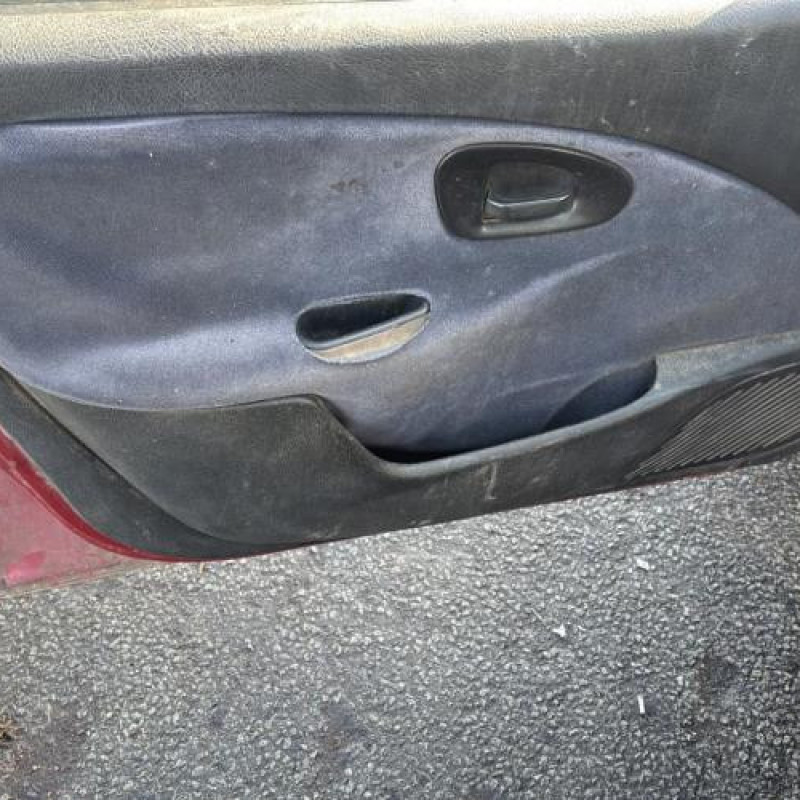 Custode arriere droit (porte) CITROEN SAXO Photo n°12