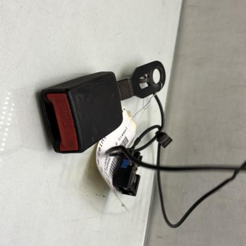 Attache ceinture avant gauche CITROEN BERLINGO 2 Photo n°1
