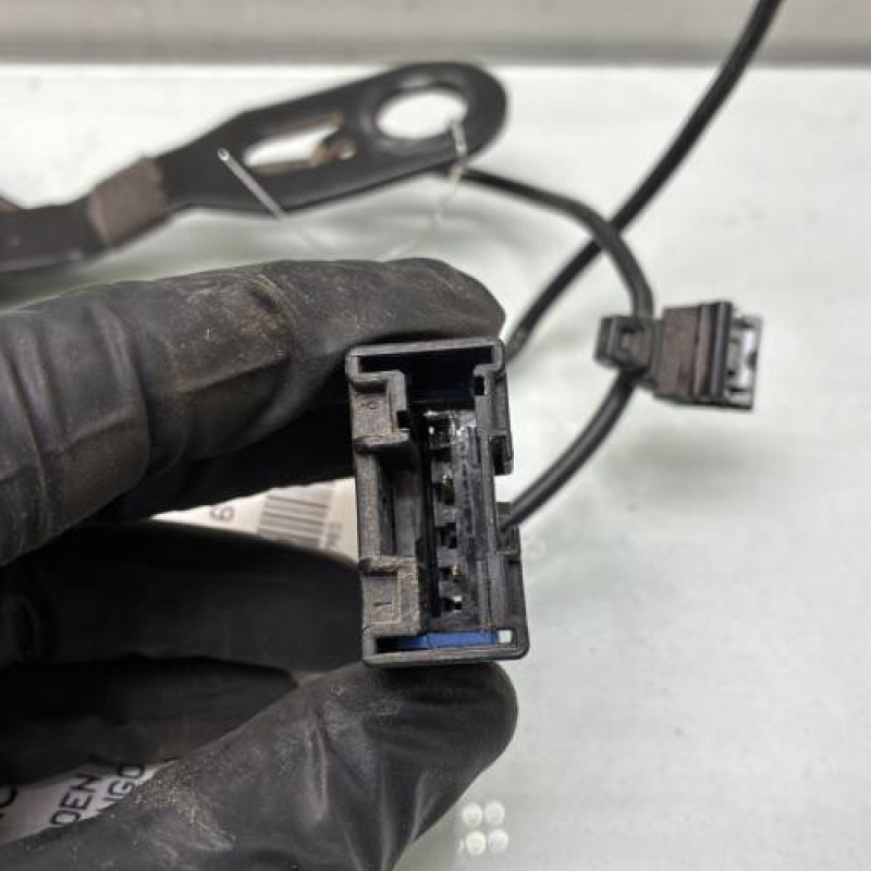 Attache ceinture avant gauche CITROEN BERLINGO 2 Photo n°3