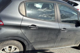 Feu arriere stop central PEUGEOT 208 1