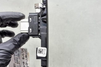 Interrupteur de leve vitre avant droit PEUGEOT 208 1