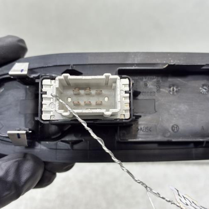 Interrupteur de leve vitre avant droit PEUGEOT 208 1 Photo n°3