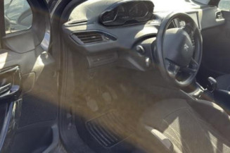 Serrure avant gauche PEUGEOT 208 1