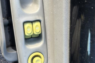 Serrure avant droit RENAULT TWINGO 1