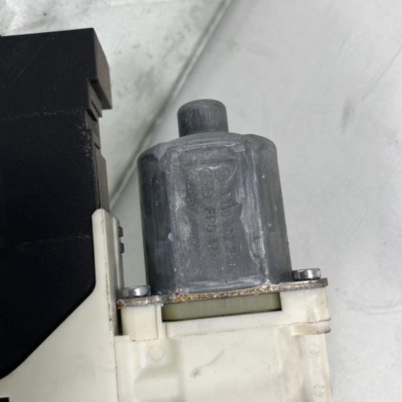 Leve vitre electrique avant gauche PEUGEOT 407 Photo n°8