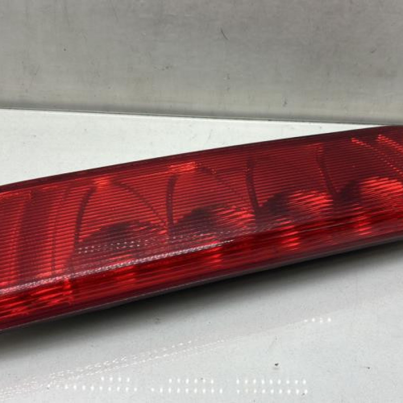 Feu arriere stop central PEUGEOT 207 Photo n°1