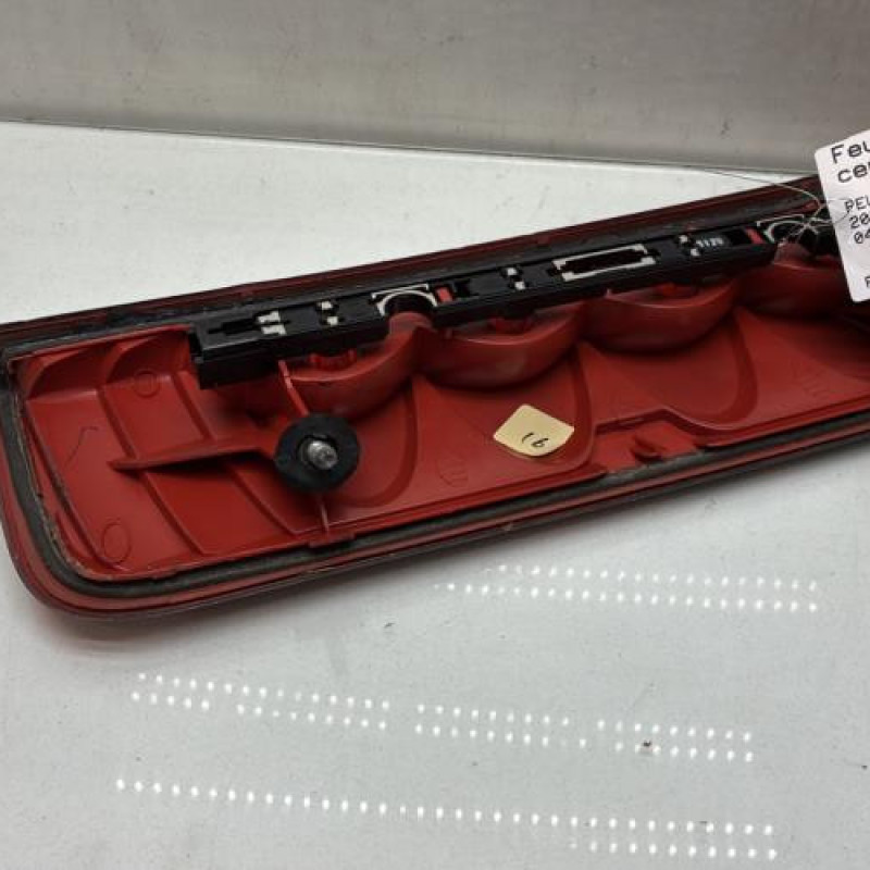 Feu arriere stop central PEUGEOT 207 Photo n°2