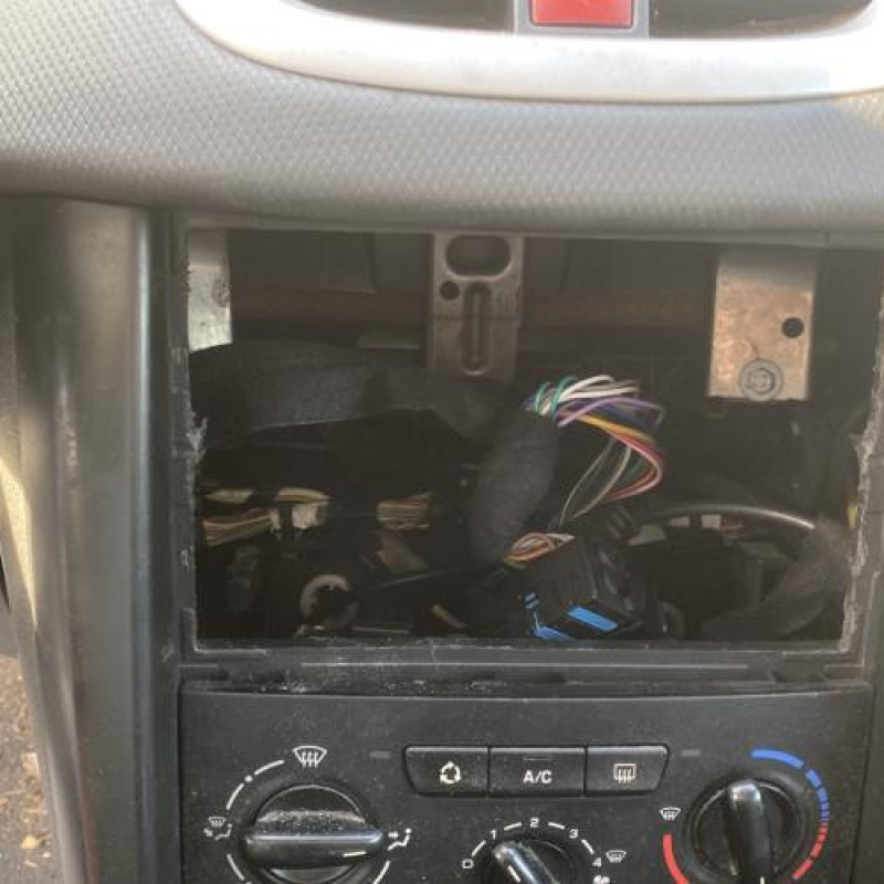 Feu arriere stop central PEUGEOT 207 Photo n°11