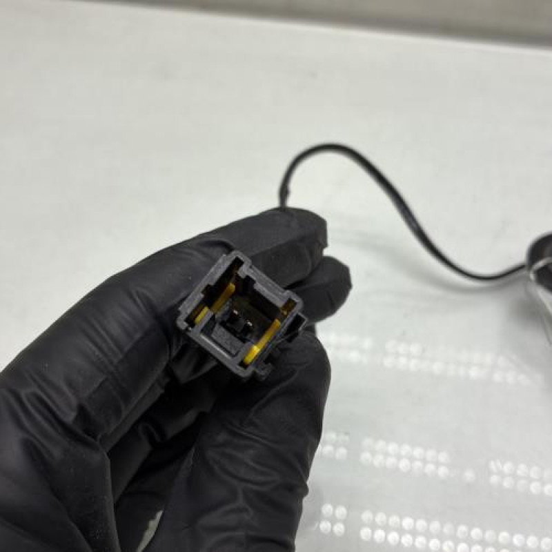 Attache ceinture arriere gauche PEUGEOT 5008 1 Photo n°3