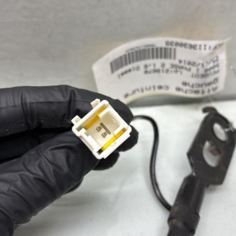 Attache ceinture avant gauche PEUGEOT 5008 1 Photo n°3