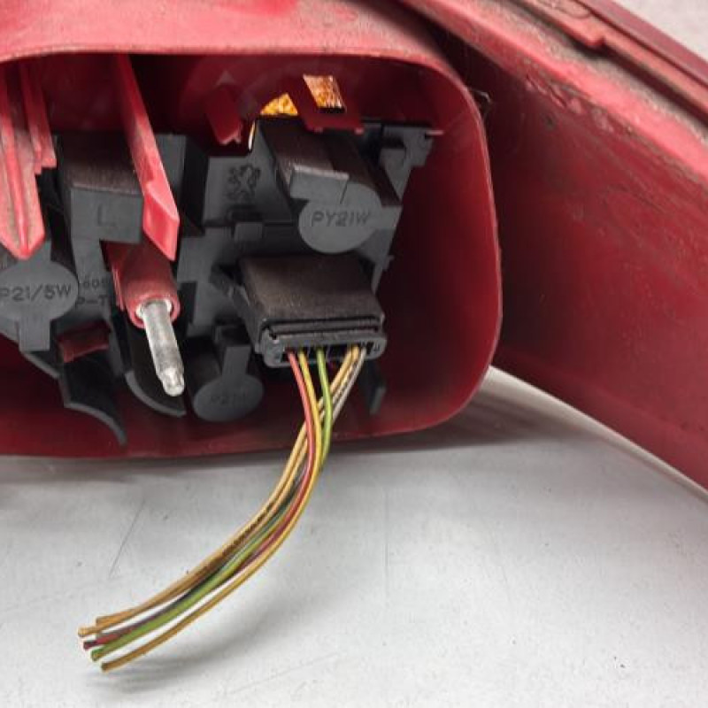 Feu arriere principal gauche (feux) PEUGEOT 206+ Photo n°3