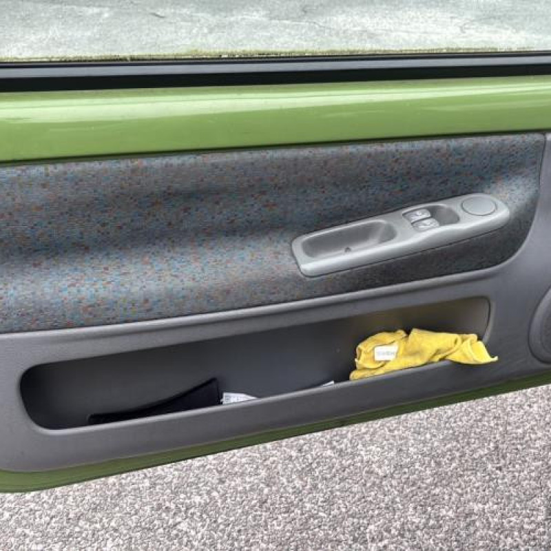 Attache ceinture arriere droit RENAULT TWINGO 1 Photo n°12