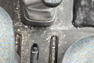 Attache ceinture arriere droit RENAULT TWINGO 1