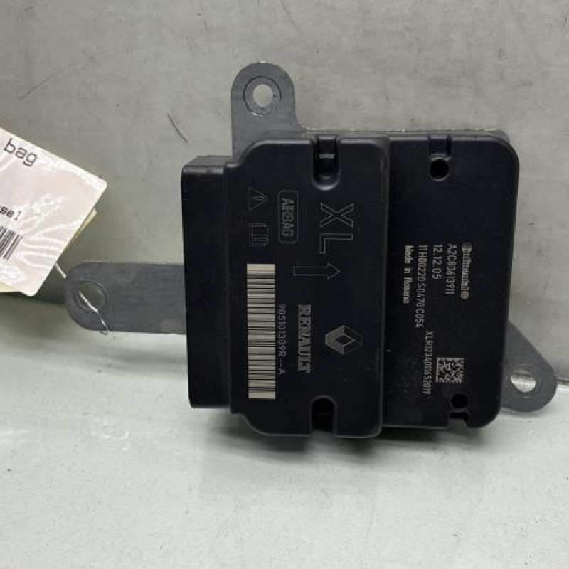 Boitier air bag RENAULT CLIO 4 Photo n°1