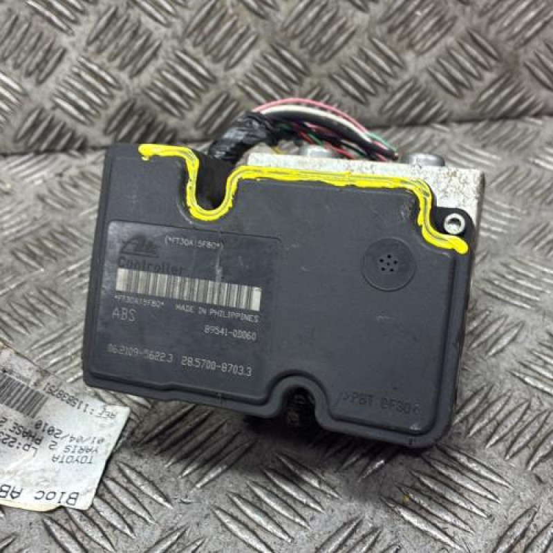 Bloc ABS (freins anti-blocage) TOYOTA YARIS 2 Photo n°1