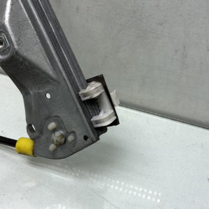 Leve vitre electrique avant gauche RENAULT CLIO 2 Photo n°7