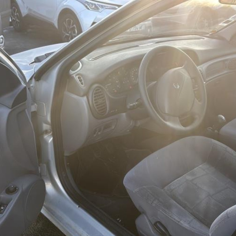 Porte arriere droit RENAULT MEGANE 1 Photo n°15