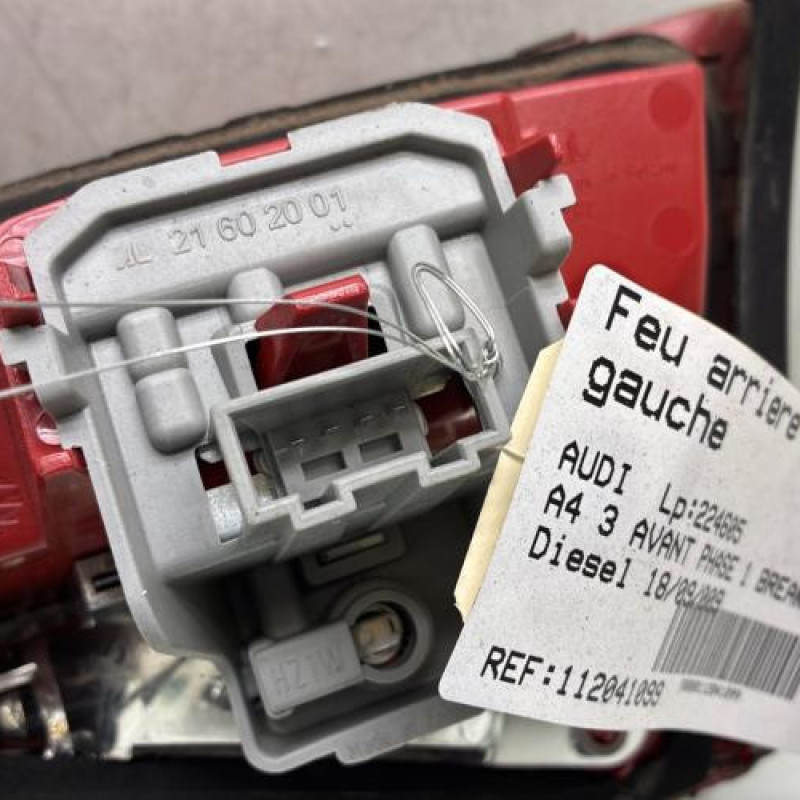 Feu arriere secondaire gauche (feux) AUDI A4 3 Photo n°4