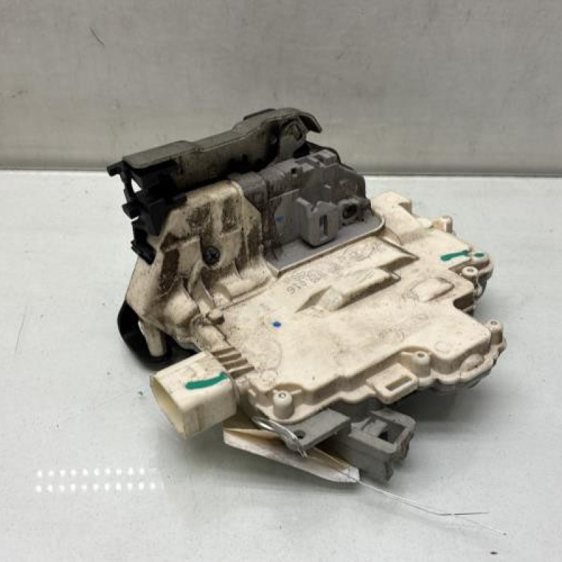 Serrure arriere droit AUDI A4 3 Photo n°2