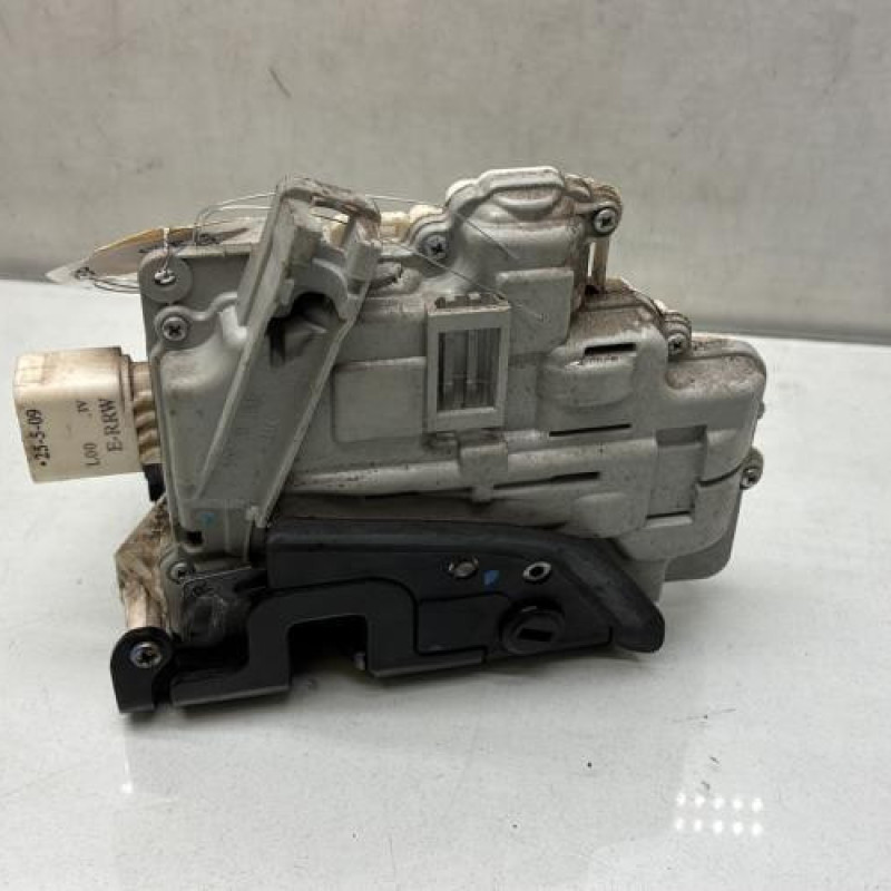 Serrure arriere droit AUDI A4 3 Photo n°4