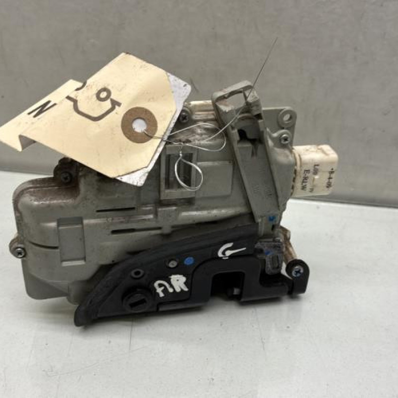 Serrure arriere gauche AUDI A4 3 Photo n°4