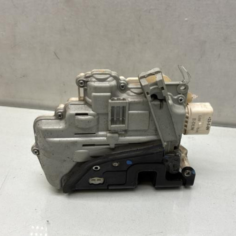 Serrure avant gauche AUDI A4 3 Photo n°3