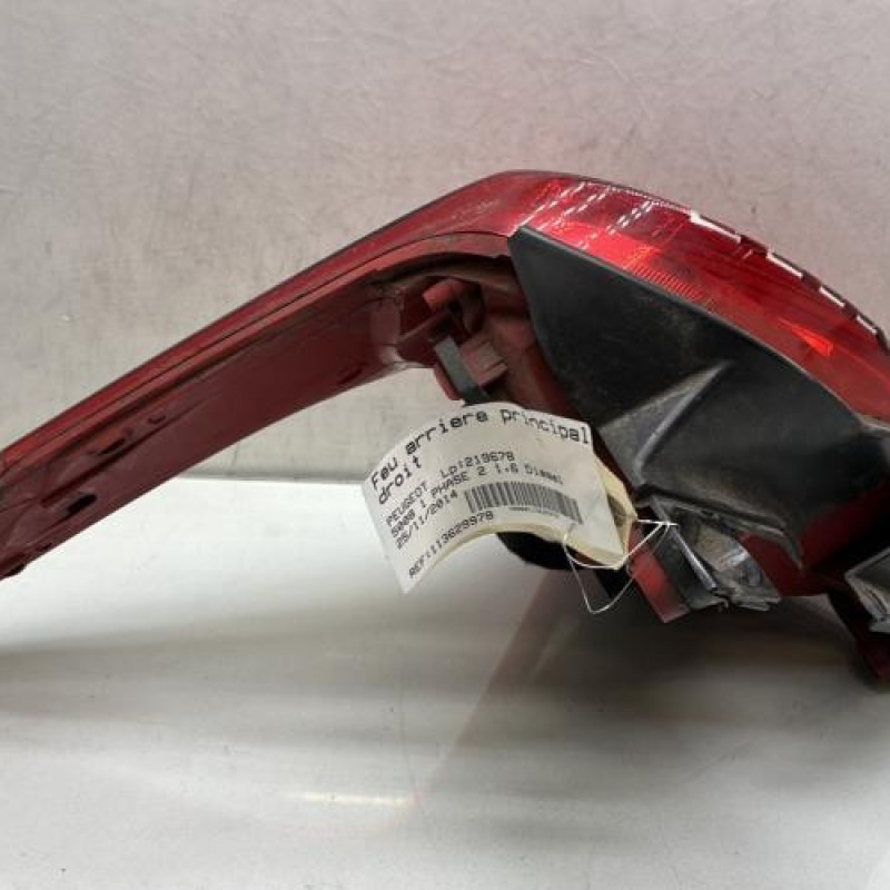 Feu arriere principal droit (feux) PEUGEOT 5008 1 Photo n°2