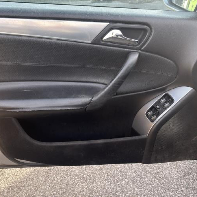 Pretensionneur de ceinture arriere gauche MERCEDES CLASSE C 203 Photo n°12